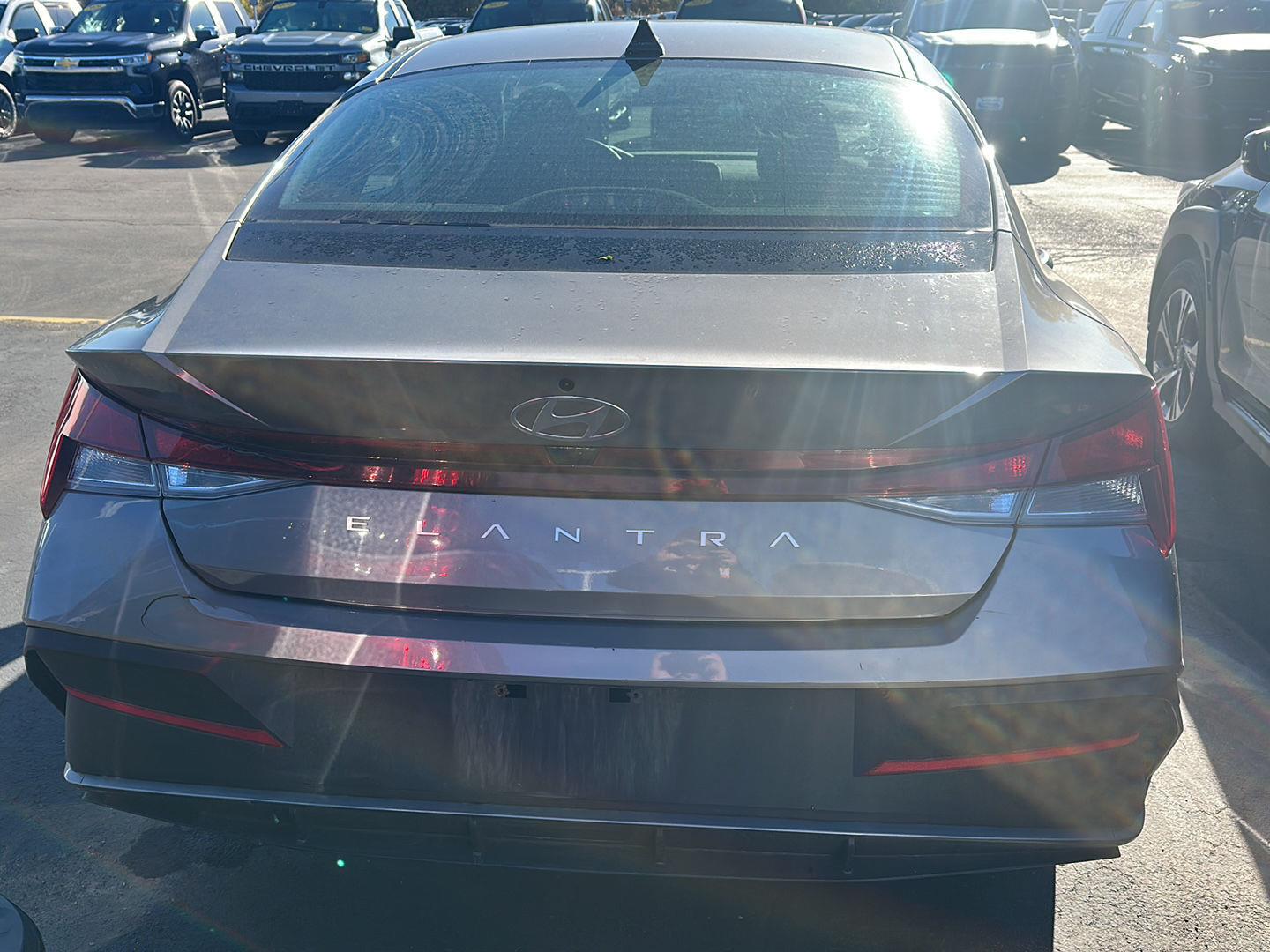 Used 2024 Hyundai Elantra SE Sedan