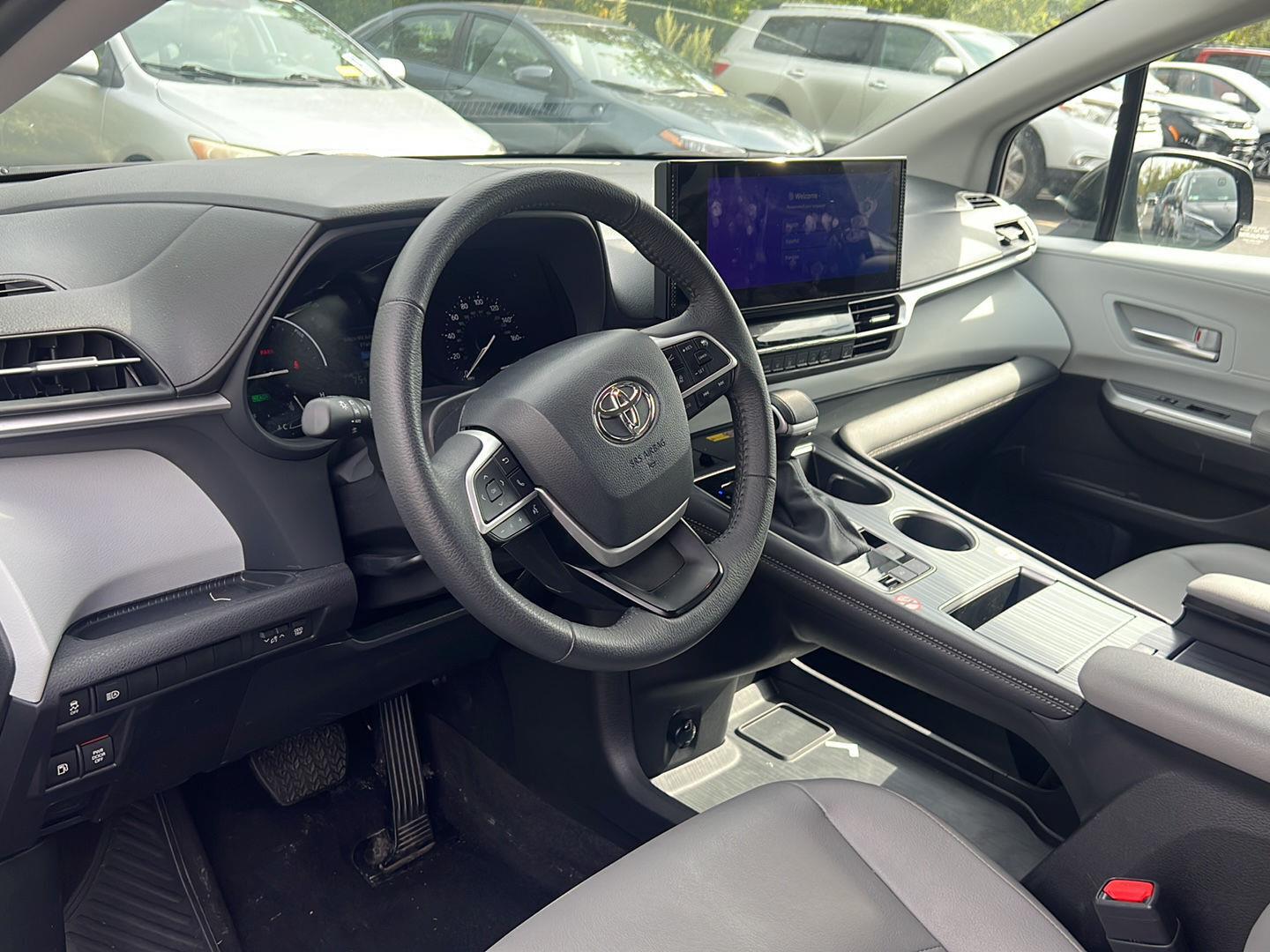Certified 2025 Toyota Sienna XLE Van