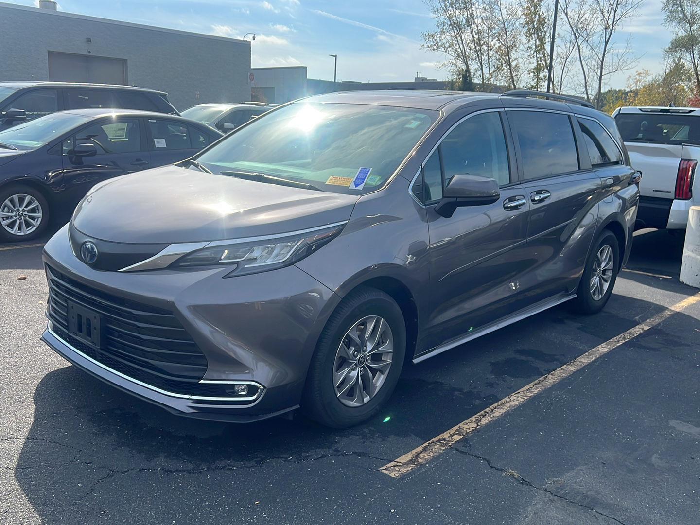 Certified 2022 Toyota Sienna XLE 7-Passenger Van