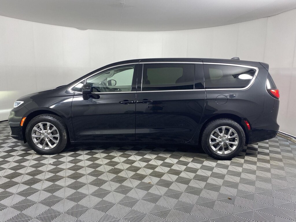 Used 2023 Chrysler Pacifica Touring L Van