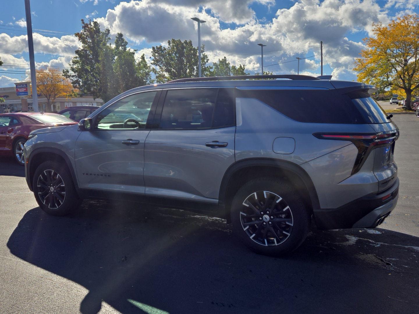 Used 2025 Chevrolet Traverse AWD LT SUV