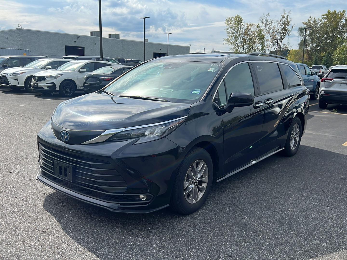 Certified 2025 Toyota Sienna XLE Van