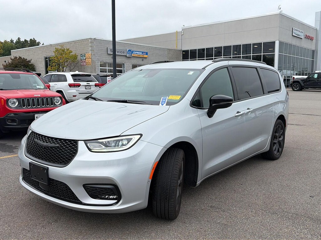 Used 2026 Chrysler Pacifica Select MiniVan