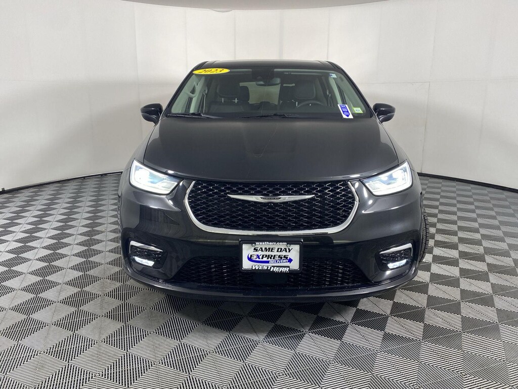 Used 2023 Chrysler Pacifica Touring L Van