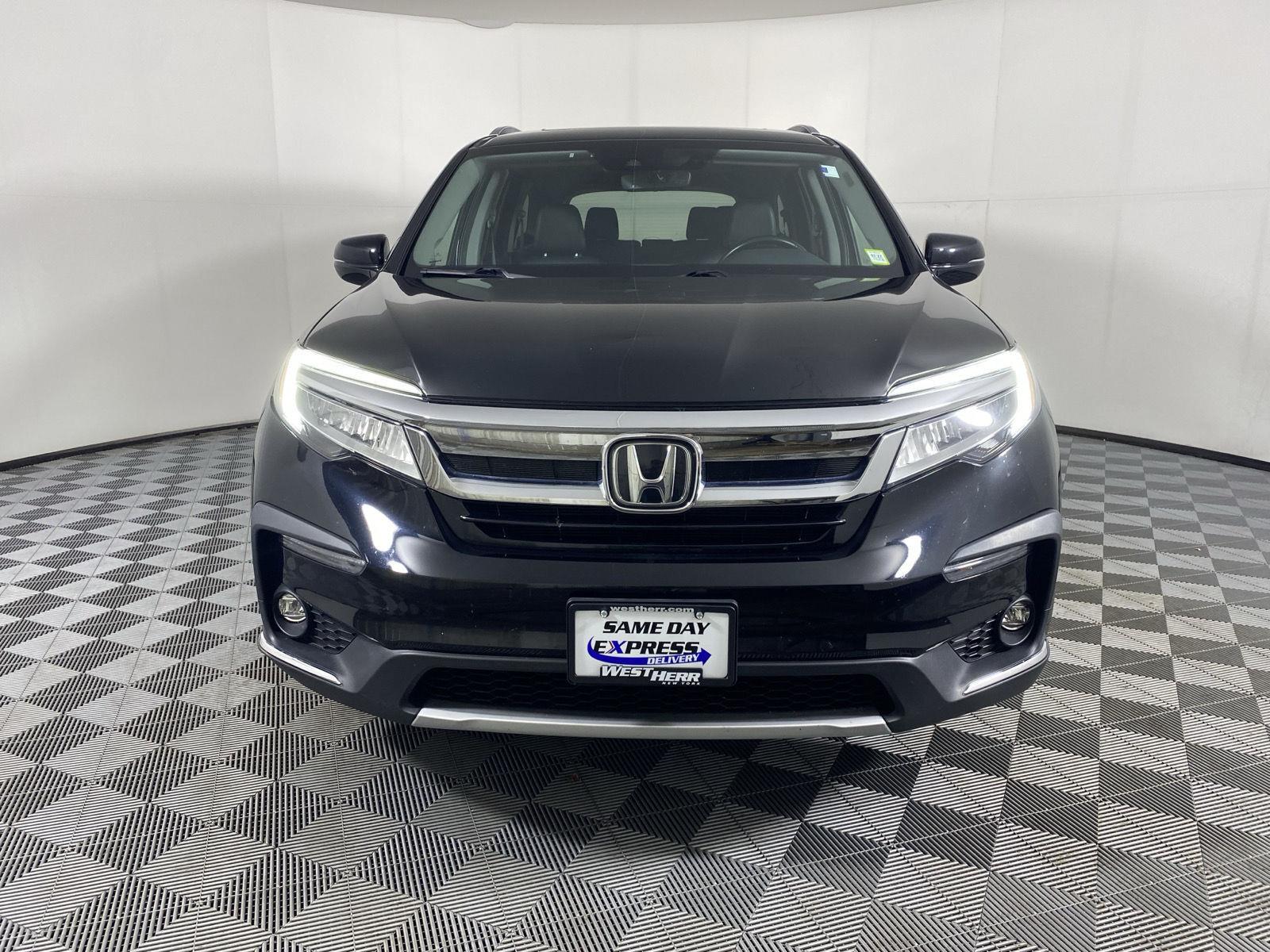 Used 2022 Honda Pilot Touring w/Rear Captains Chairs SUV