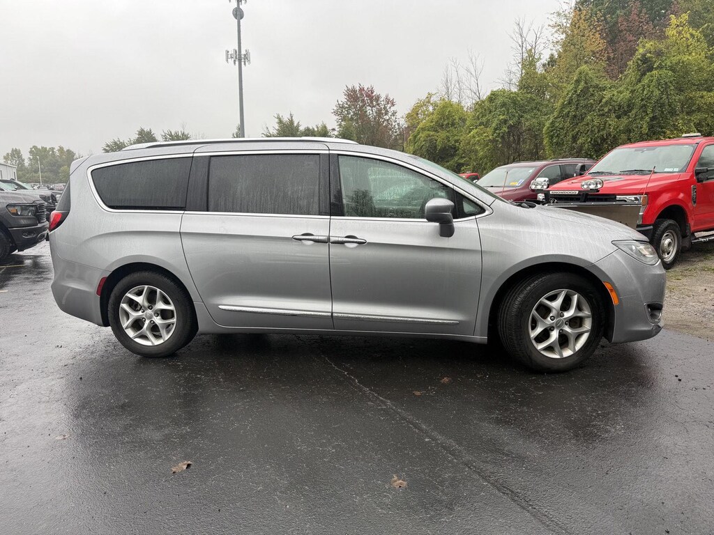 Used 2018 Chrysler Pacifica Touring L Van