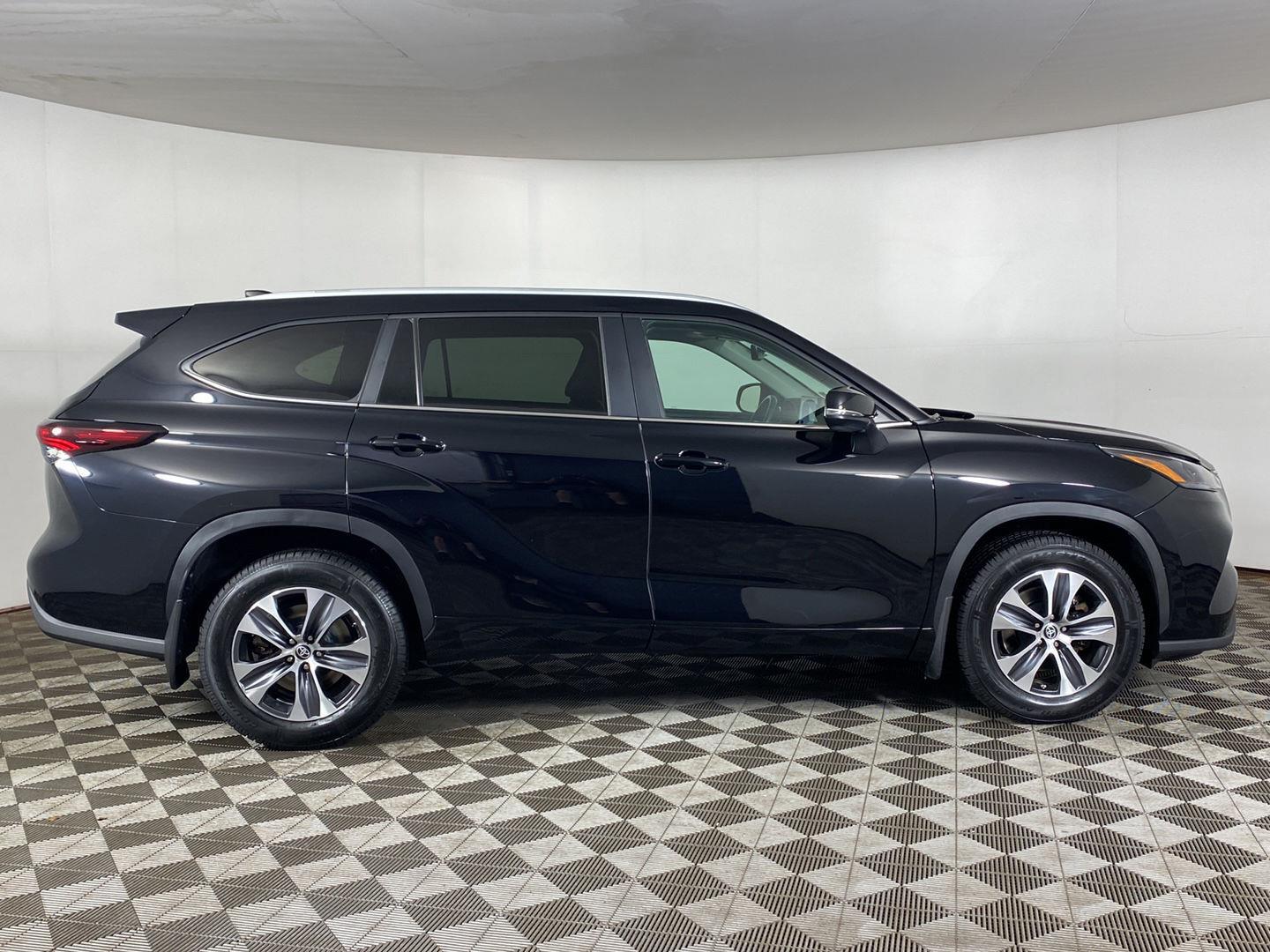 Used 2024 Toyota Highlander XLE SUV