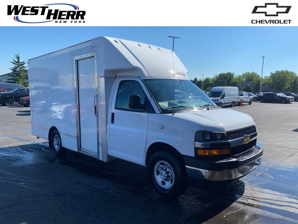 2022 Chevrolet Express Cutaway Base