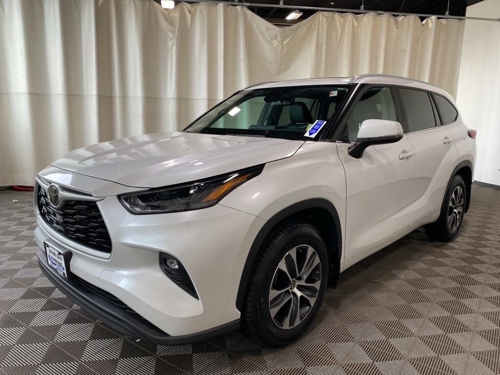 Used 2023 Toyota Highlander XLE SUV