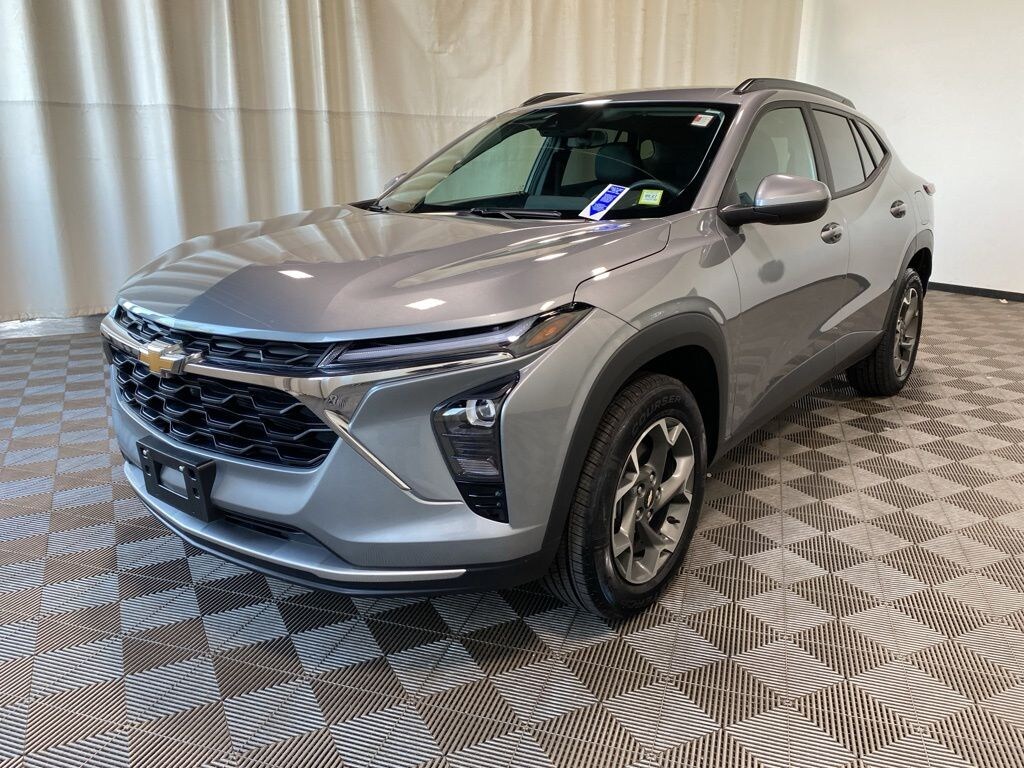 Used 2024 Chevrolet Trax LT SUV