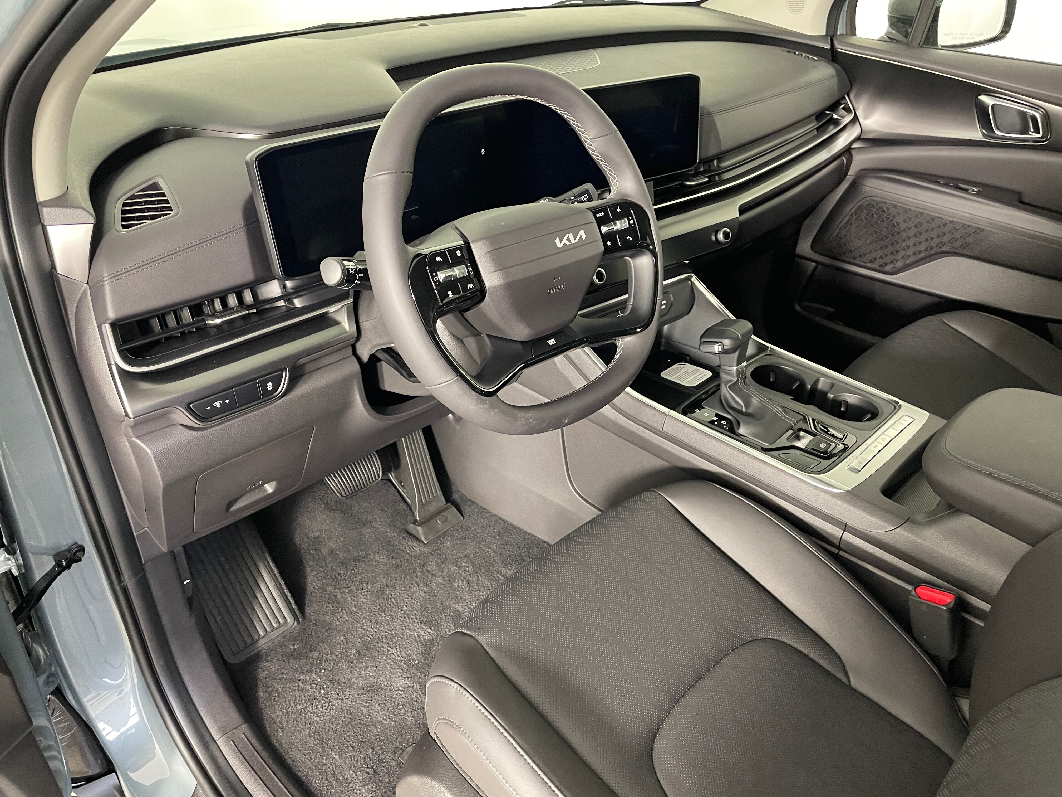 New 2027 Kia Carnival EX Van Passenger Van