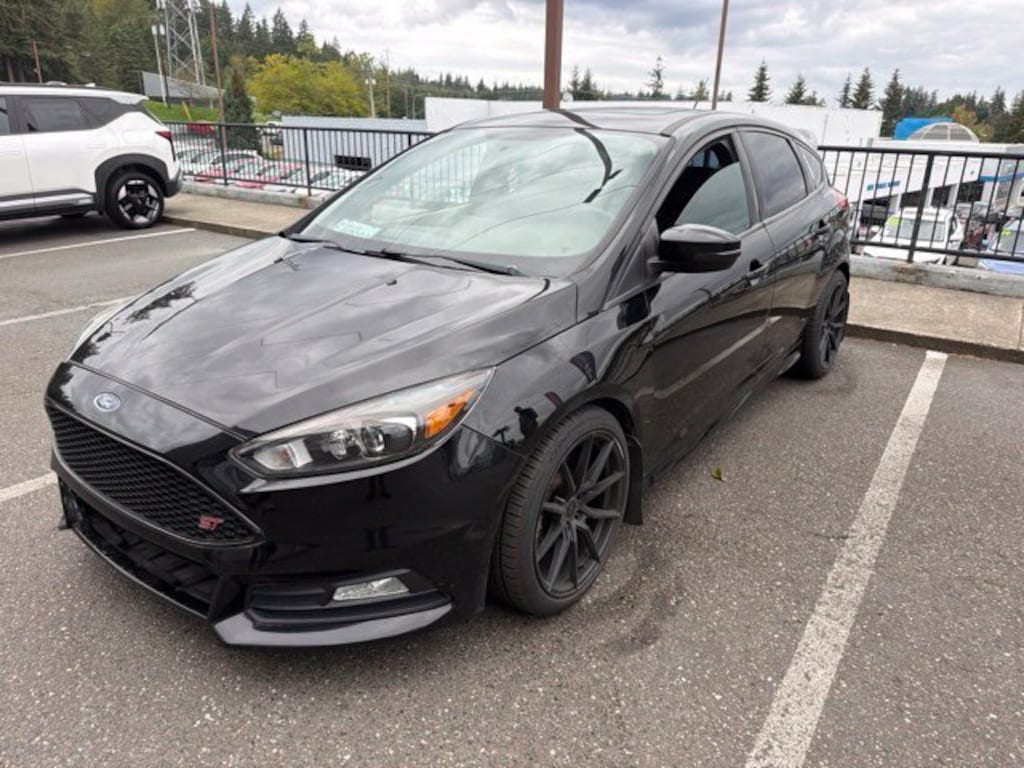 Used 2017 Ford Focus ST ST Hatchback