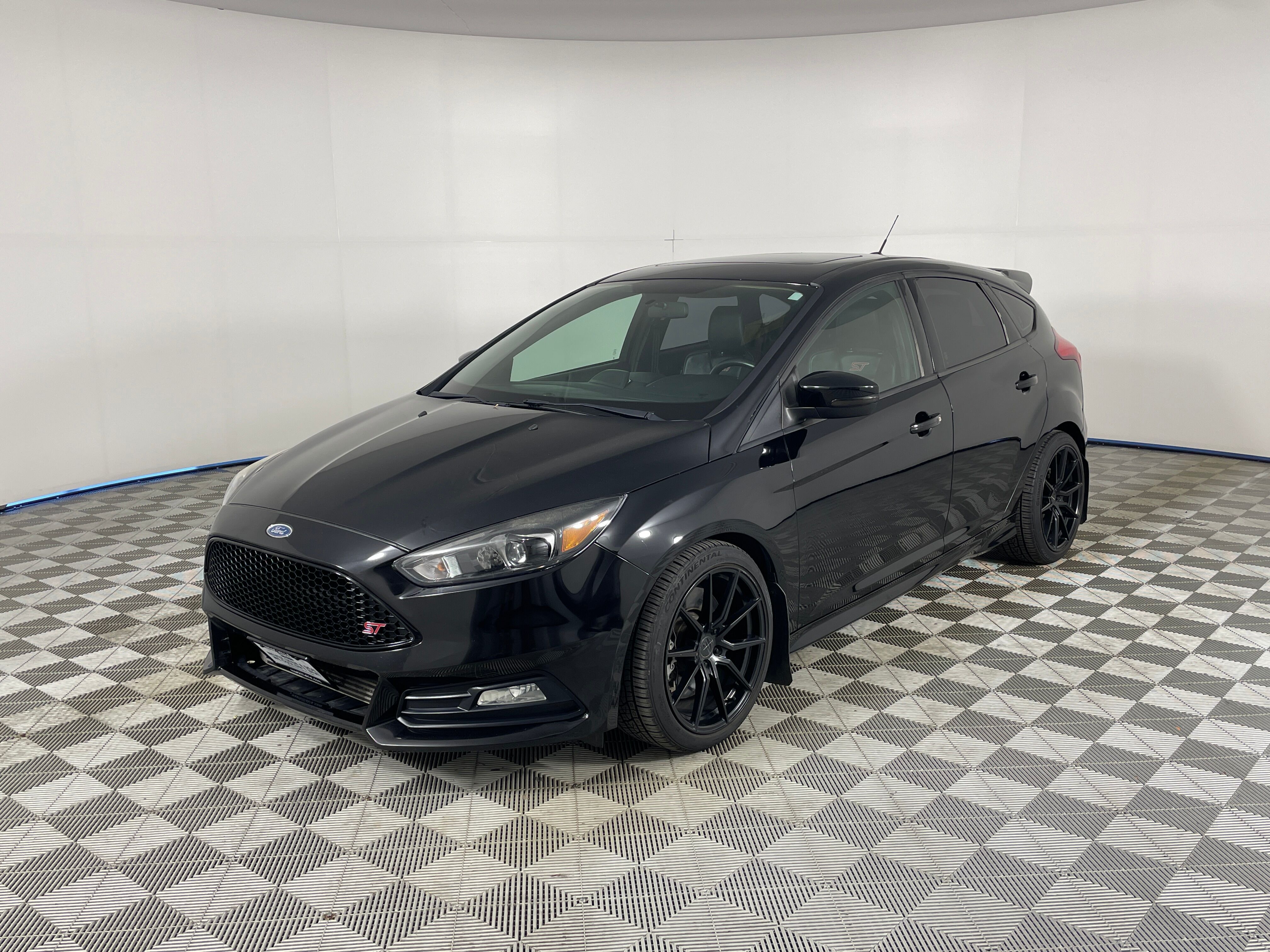 Used 2017 Ford Focus ST ST Hatchback