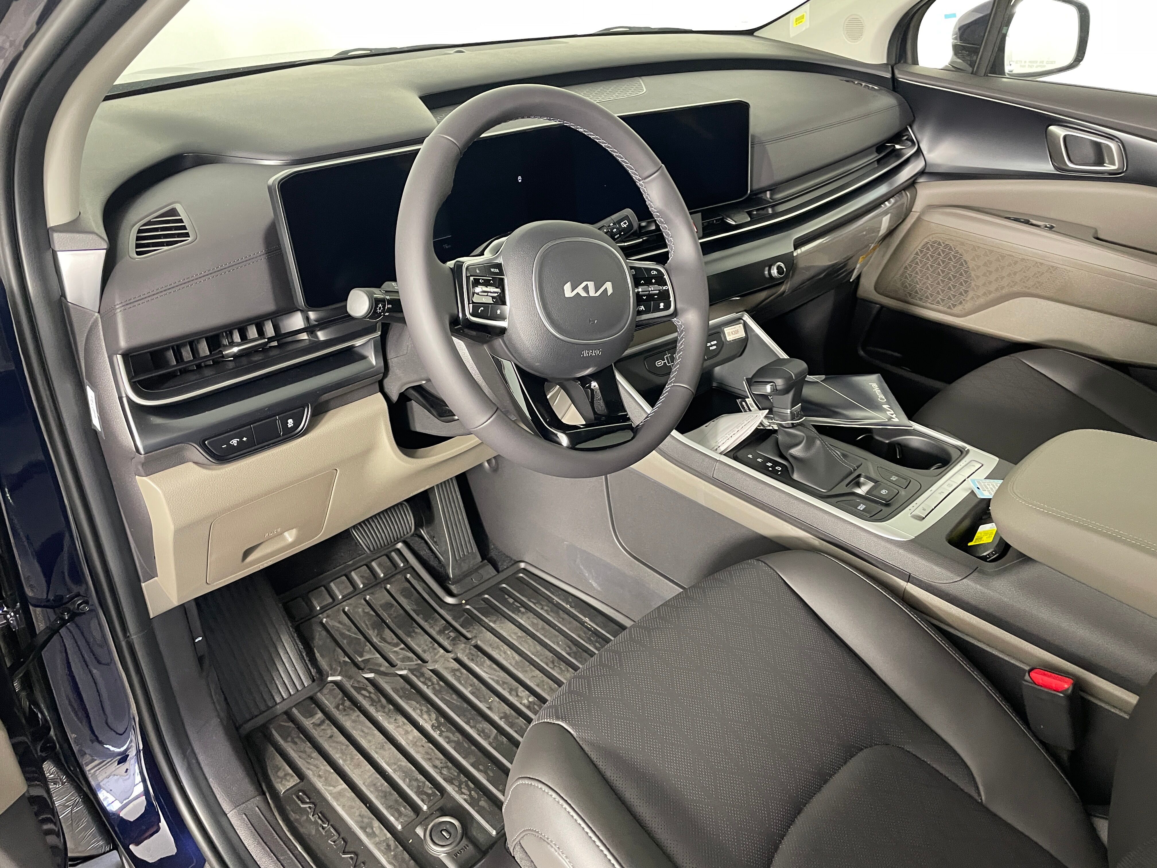 New 2026 Kia Carnival LXS Minivan/Van