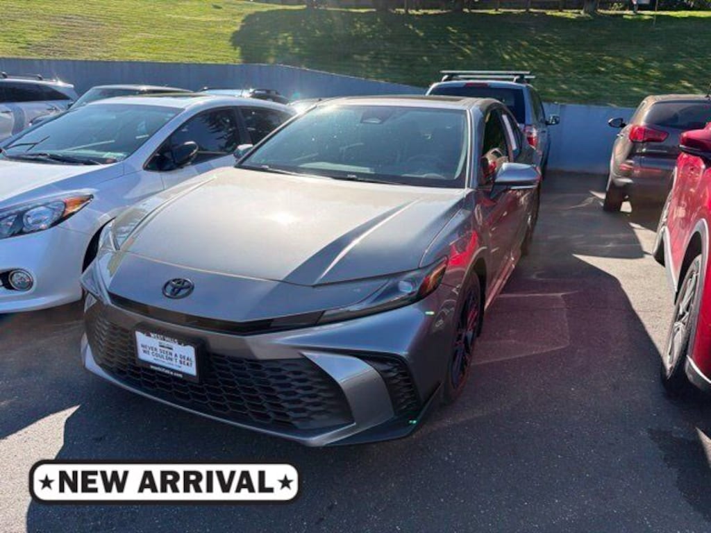 Used 2025 Toyota Camry SE Sedan