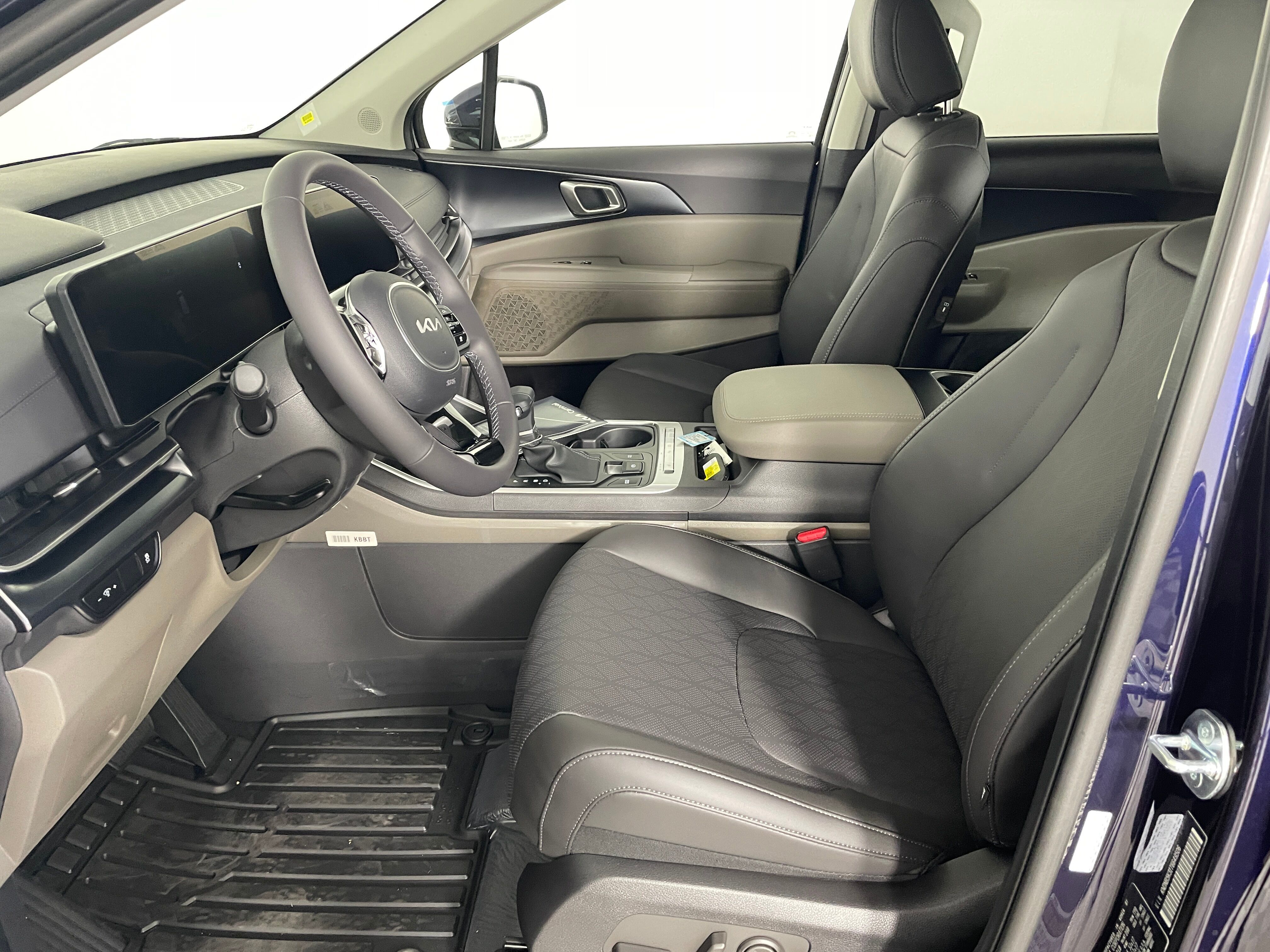 New 2026 Kia Carnival LXS Minivan/Van