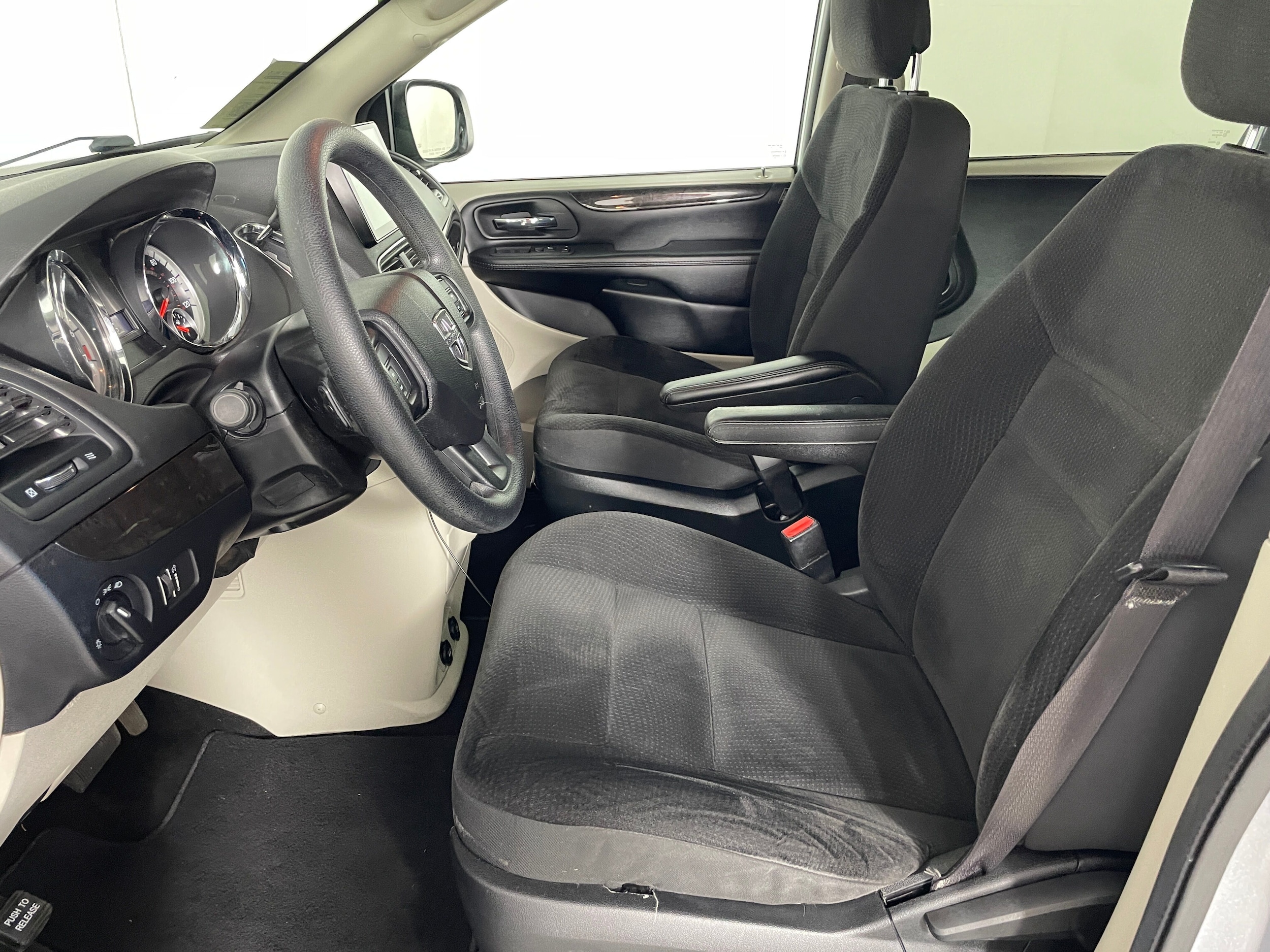 Used 2019 Dodge Grand Caravan SE with VIN 2C4RDGBG7KR730155 for sale in Bremerton, WA
