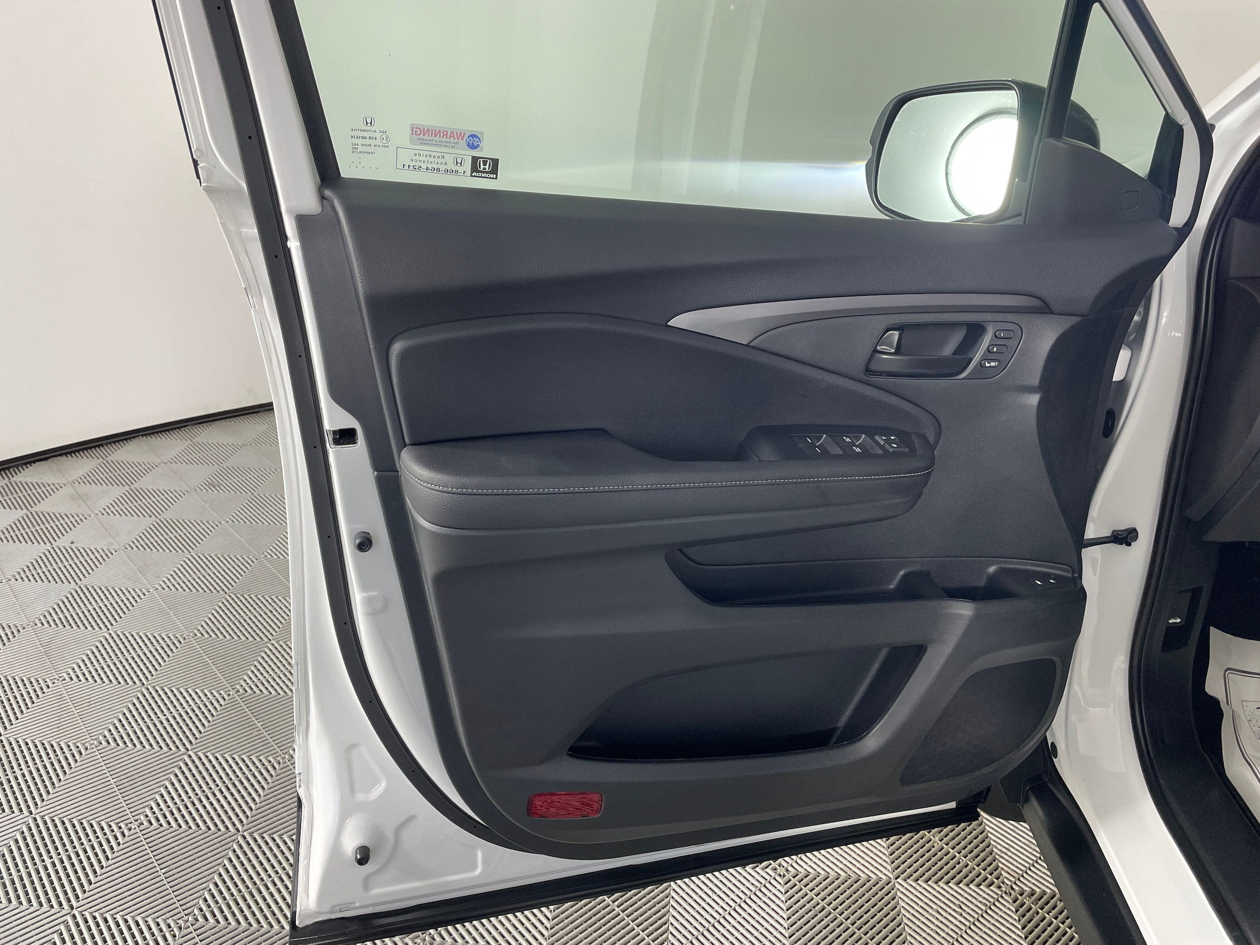 2025 Honda Passport EX-L - Photo 17