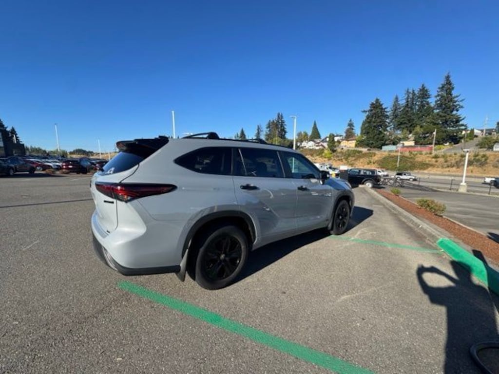 Used 2024 Toyota Highlander Hybrid XLE SUV