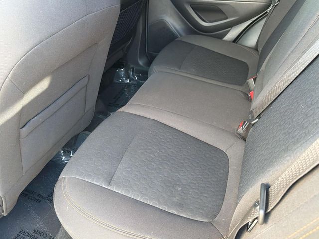 2018 Chevrolet Trax LS - Photo 10