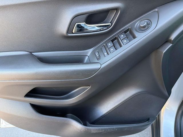 2018 Chevrolet Trax LS - Photo 13