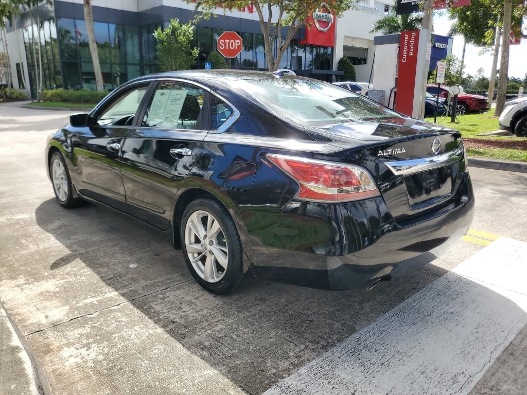 Used 2015 Nissan Altima 2.5 SV Sedan