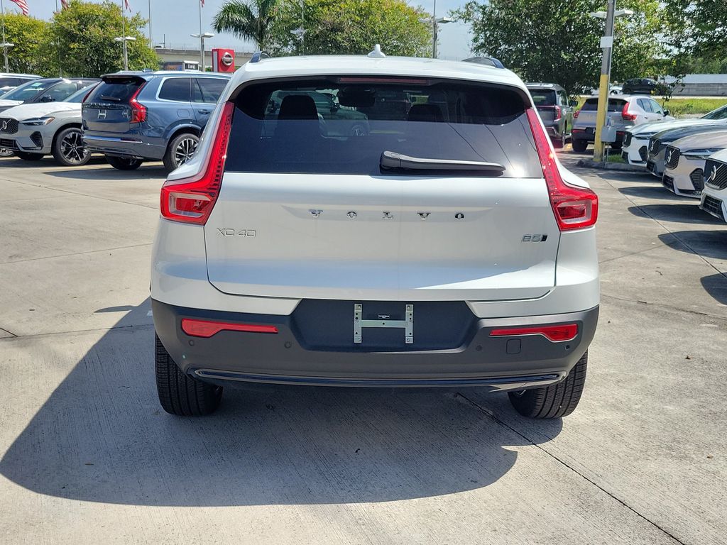 New 2026 Volvo XC40 B5 Ultra SUV
