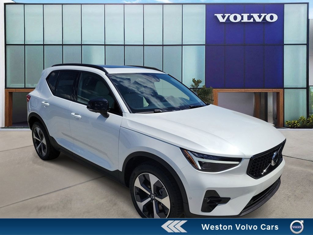 New 2026 Volvo XC40 B5 Plus SUV