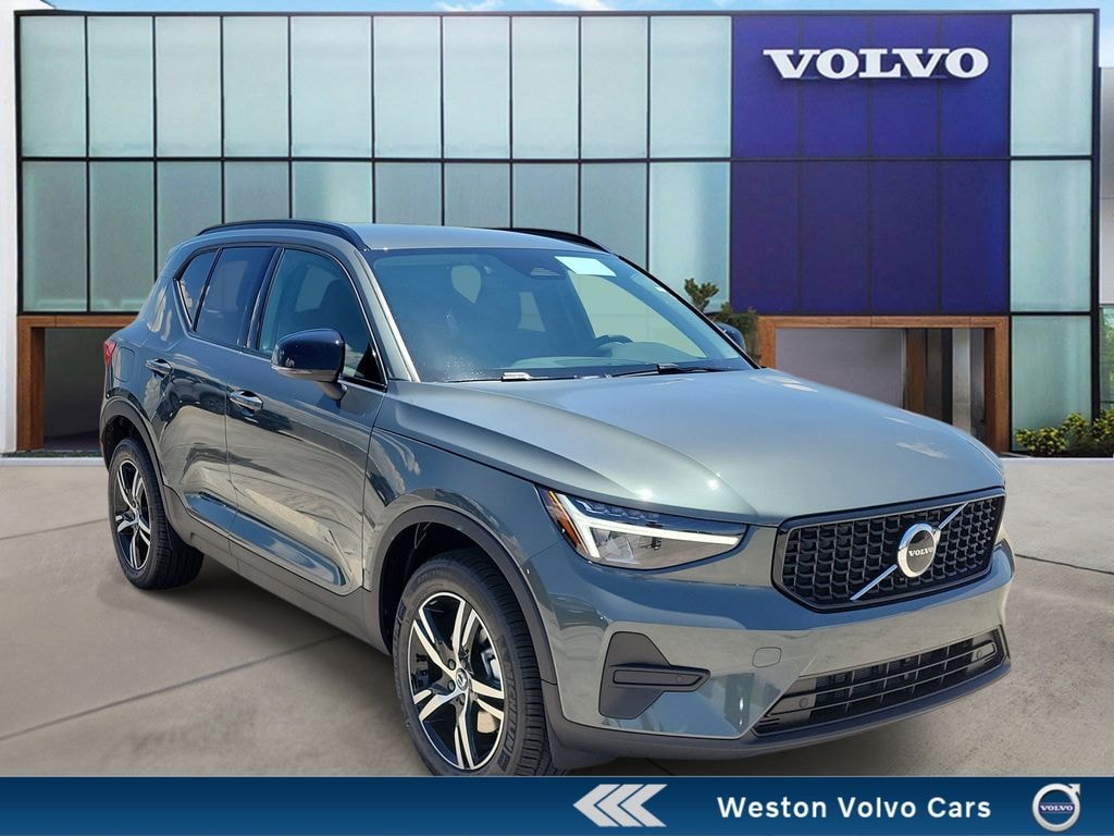 New 2026 Volvo XC40 B5 Core SUV