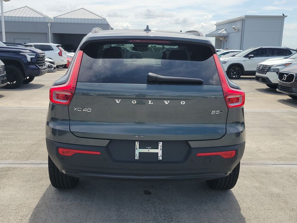 New 2026 Volvo XC40 B5 Plus SUV
