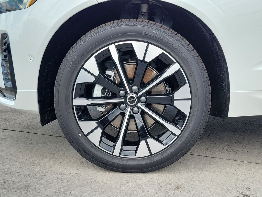 New 2026 Volvo XC60 B5 Plus SUV