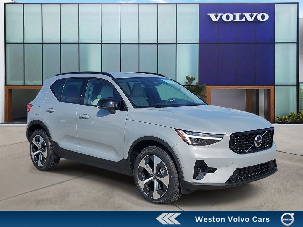 2026 Volvo XC40 B5 Plus AWD SUV T787080