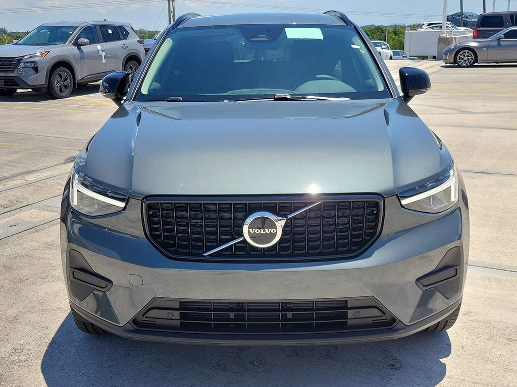 New 2026 Volvo XC40 B5 Core SUV