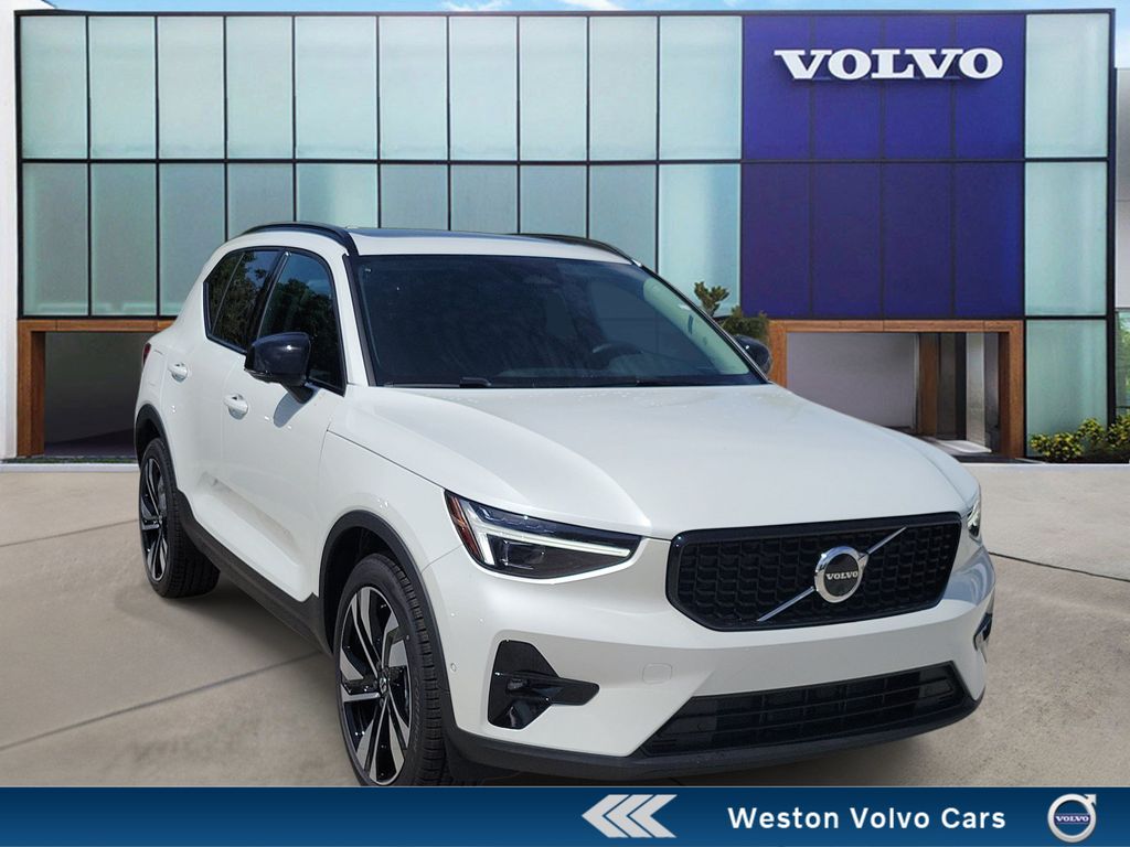 New 2026 Volvo XC40 B5 Ultra SUV