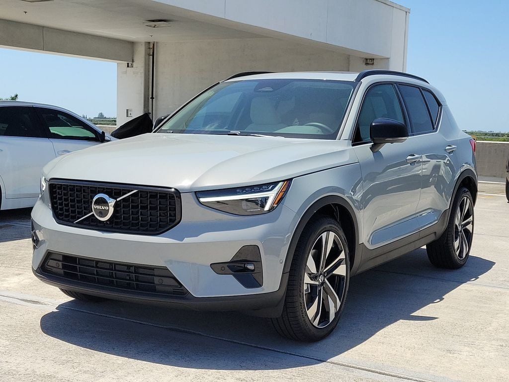 New 2026 Volvo XC40 B5 Ultra SUV