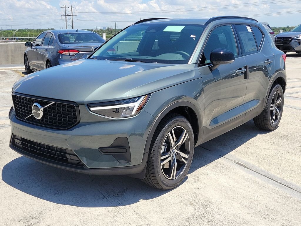 New 2026 Volvo XC40 B5 Core SUV