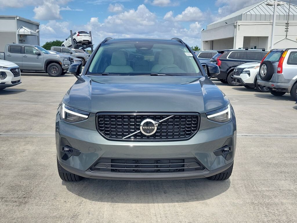New 2026 Volvo XC40 B5 Plus SUV