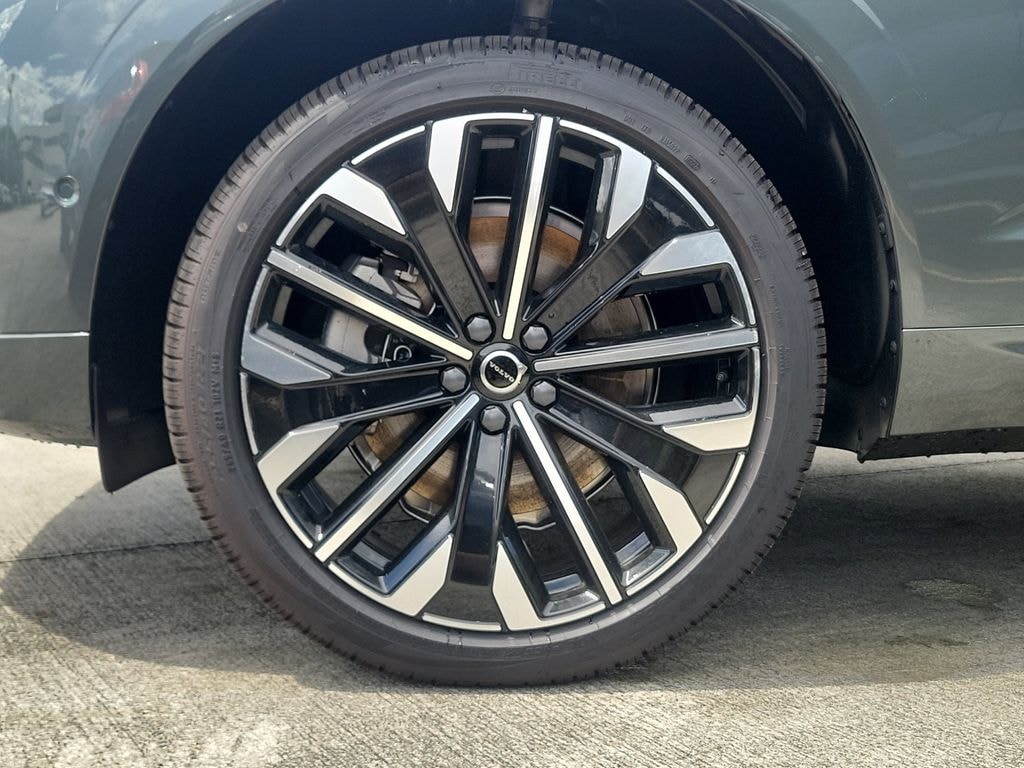 New 2026 Volvo XC60 plug-in hybrid T8 Ultra SUV