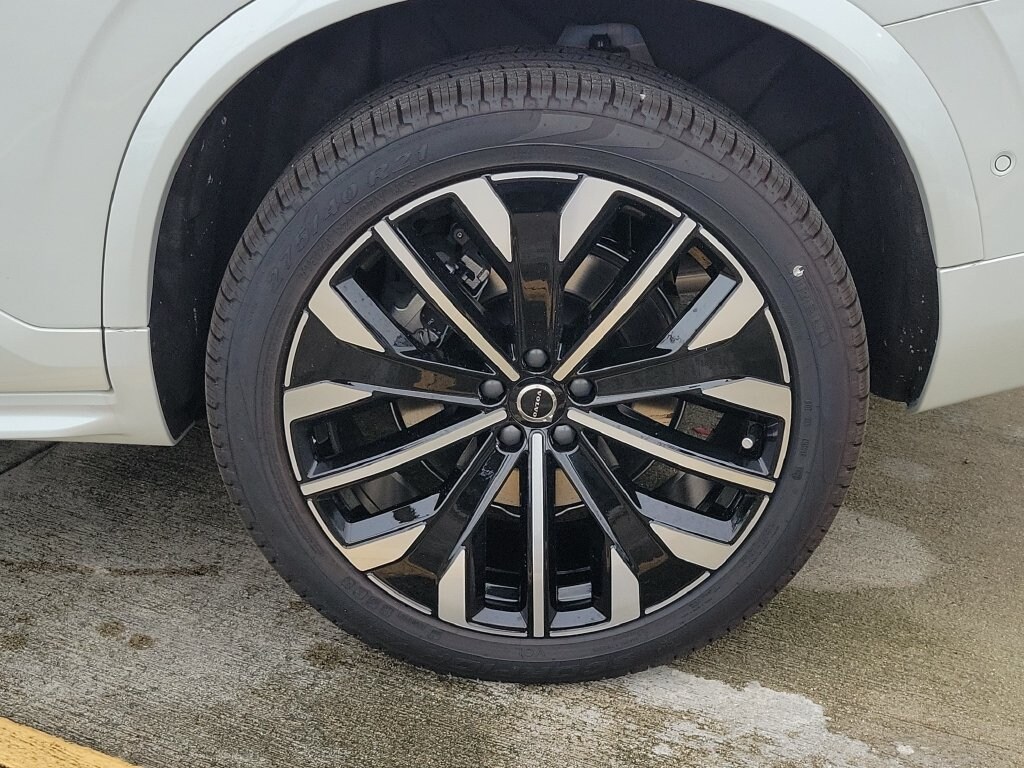 New 2027 Volvo XC90 plug-in hybrid T8 Plus 7-Seater SUV