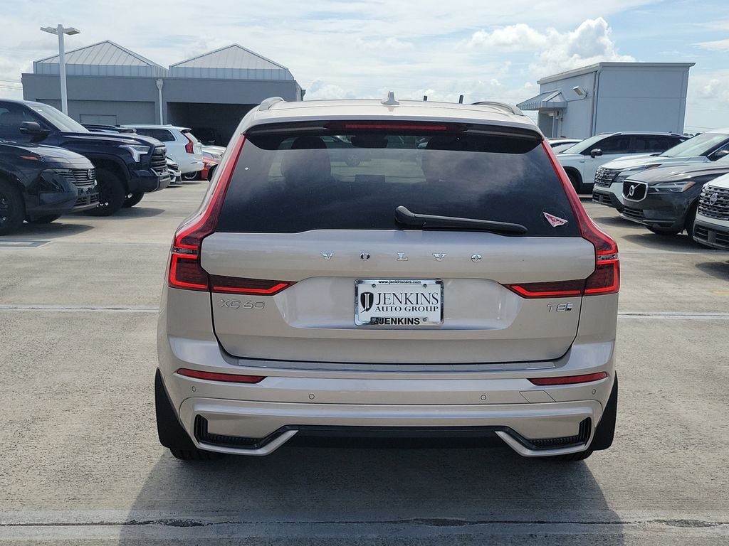 New 2026 Volvo XC60 plug-in hybrid T8 Plus SUV