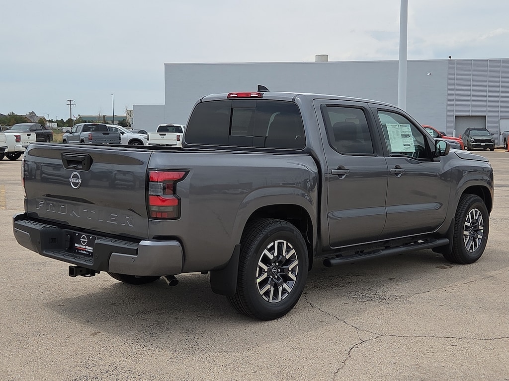 New 2026 Nissan Frontier SV 4x2 Crew Cab 5 ft. box 126 in. WB