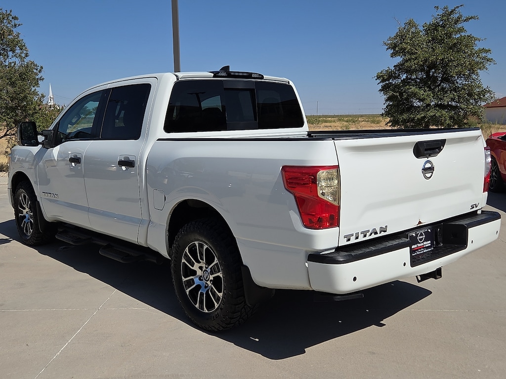 Used 2022 Nissan Titan SV (A9) 4x2 Crew Cab 5.5 ft. box 139.8 in. WB