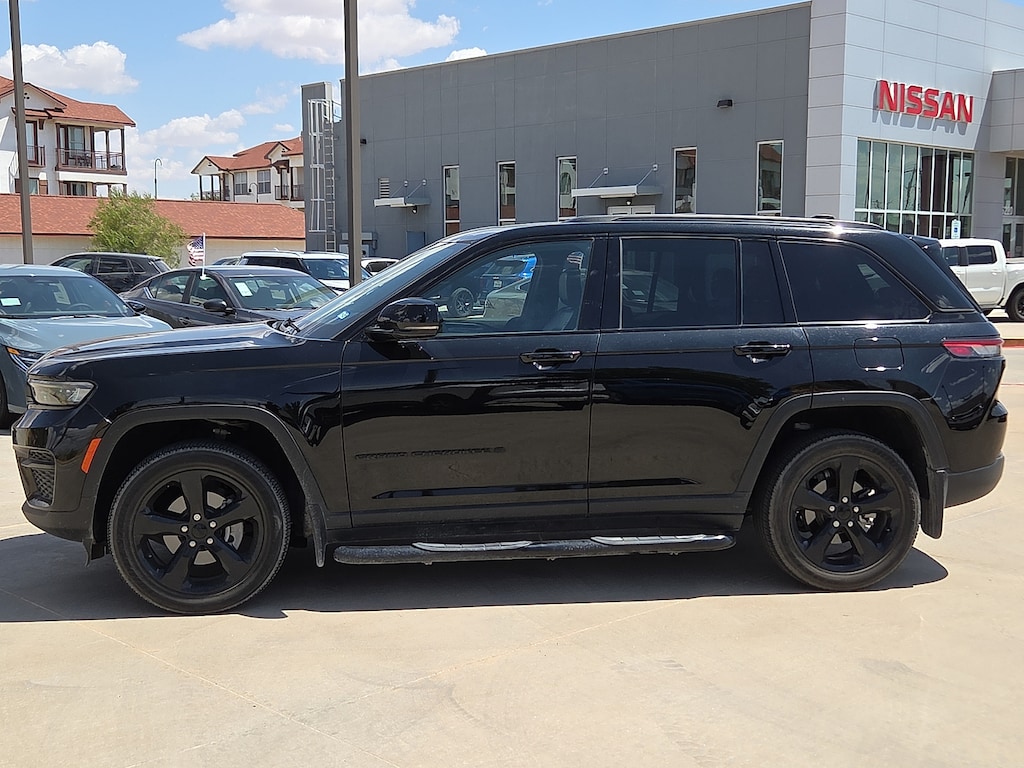 Used 2023 Jeep Grand Cherokee Altitude 4x4