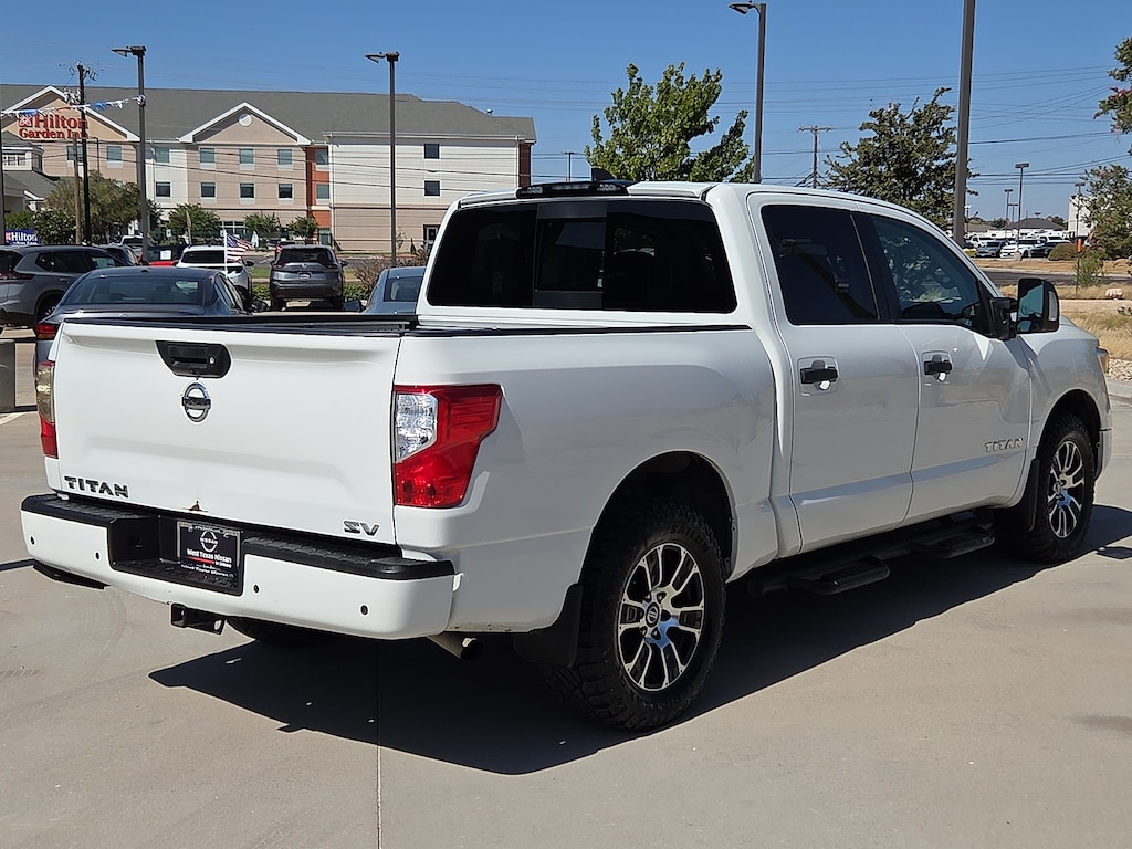Used 2022 Nissan Titan SV (A9) 4x2 Crew Cab 5.5 ft. box 139.8 in. WB