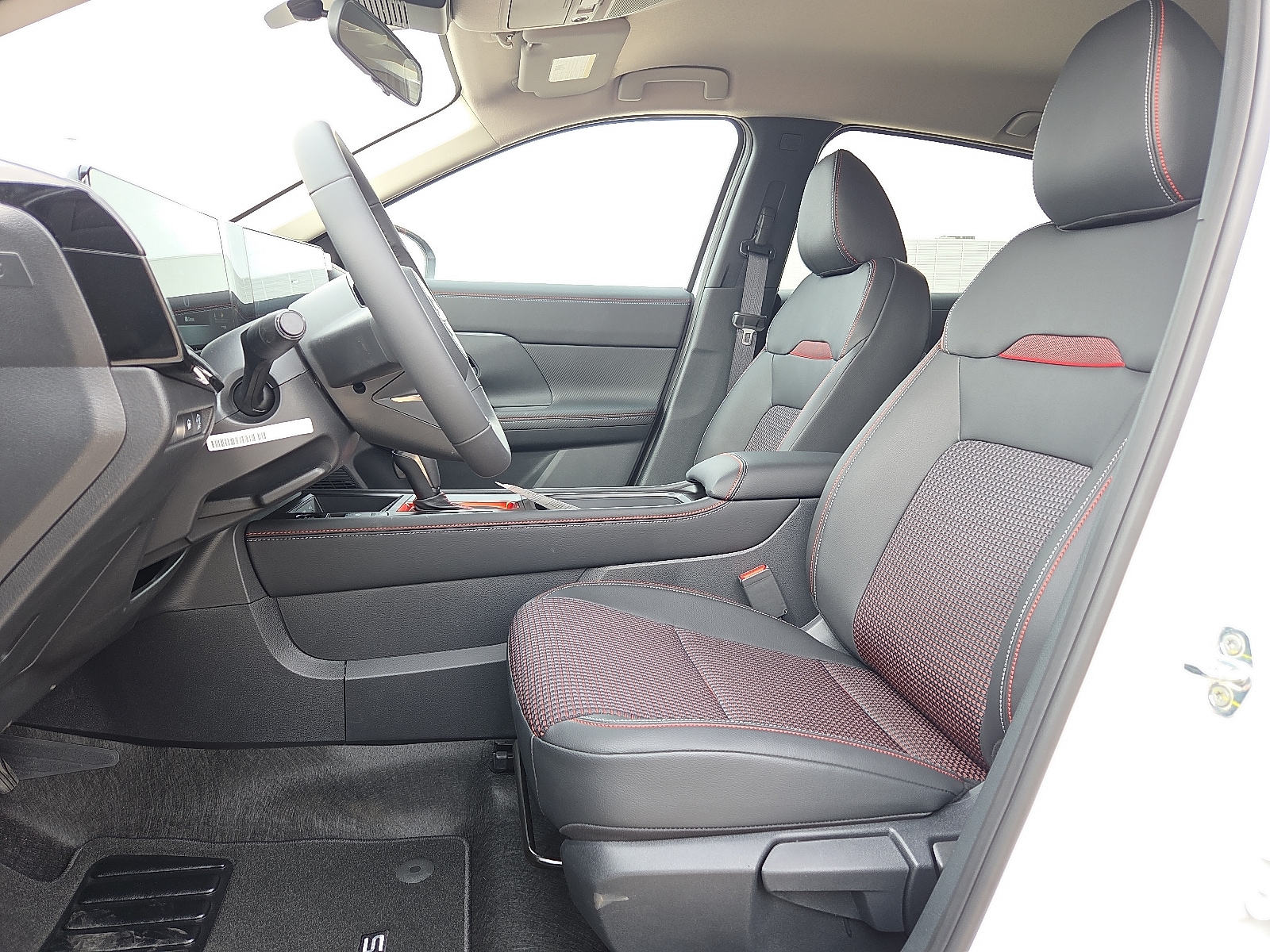 2026 Nissan KICKS SR - Photo 14