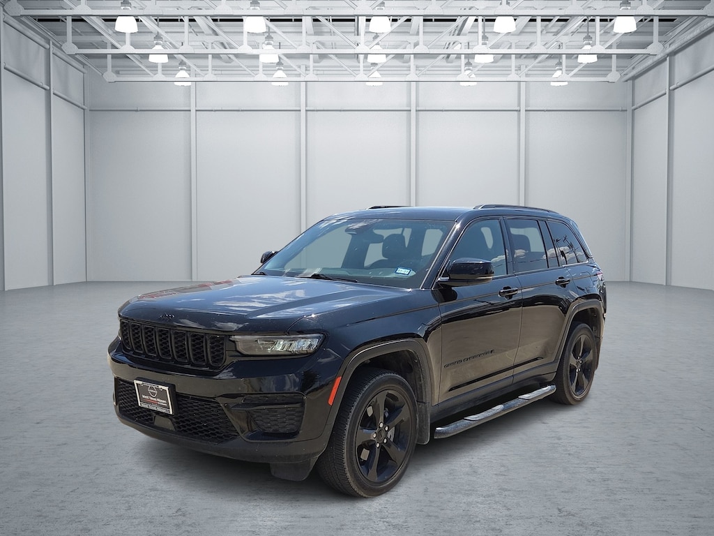 Used 2023 Jeep Grand Cherokee Altitude 4x4