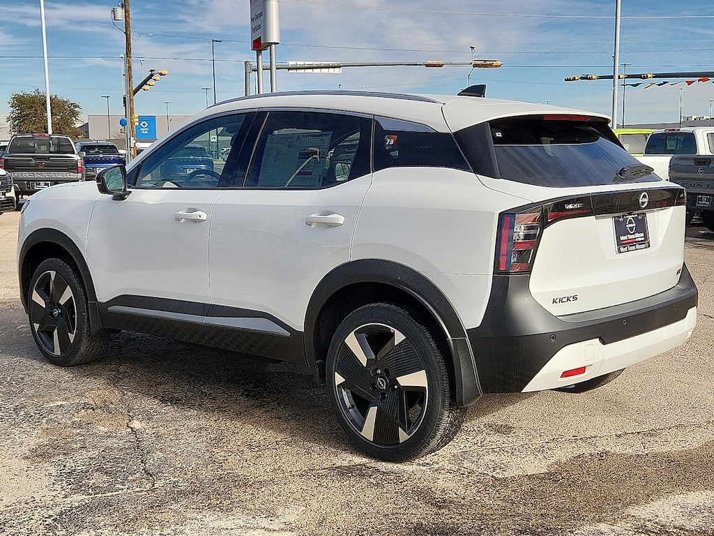 New 2026 Nissan Kicks SR Front-Wheel Drive