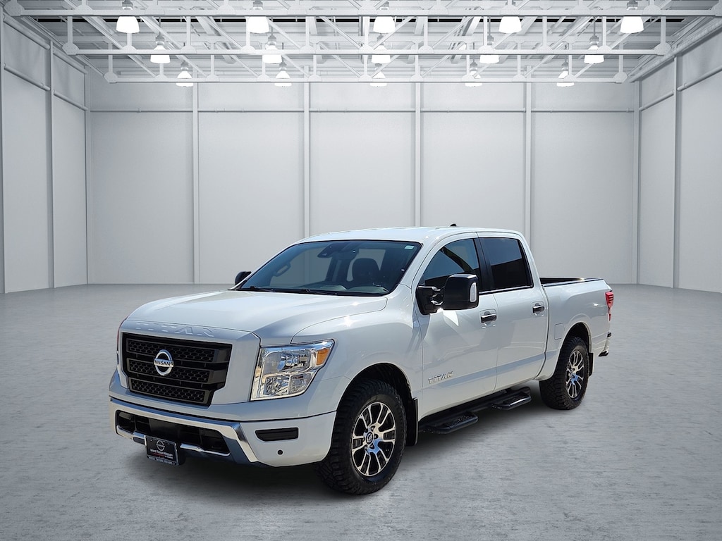 Used 2022 Nissan Titan SV (A9) 4x2 Crew Cab 5.5 ft. box 139.8 in. WB