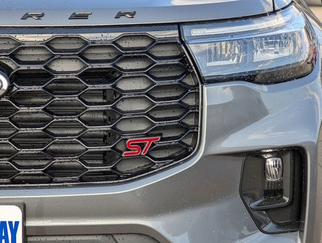 2026 Ford Explorer ST - Photo 8