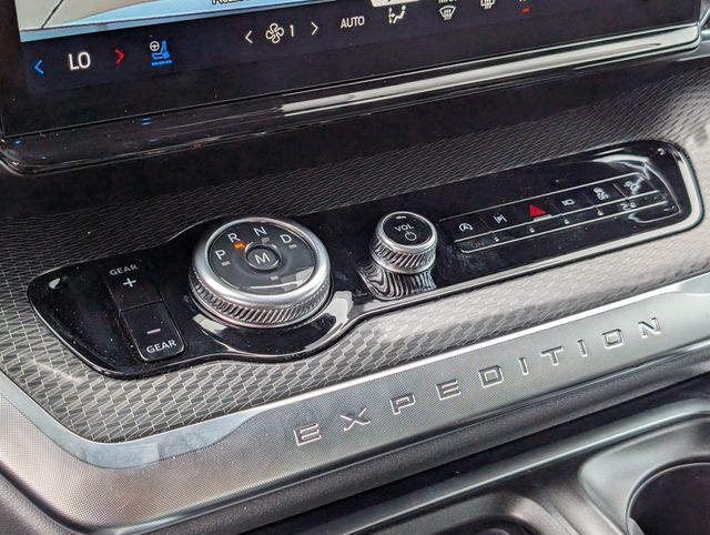 2026 Ford Expedition Platinum - Photo 13